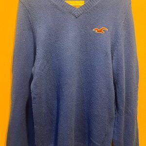 Hollister Men's V-Neck Sweater in Blue